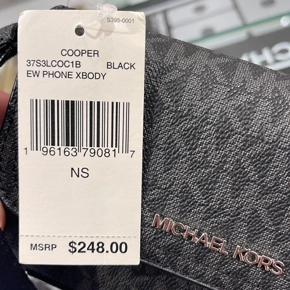 MICHAEL KORS
COOPER EW Phone XBody 
Black 
NWT - Picture 8 of 16